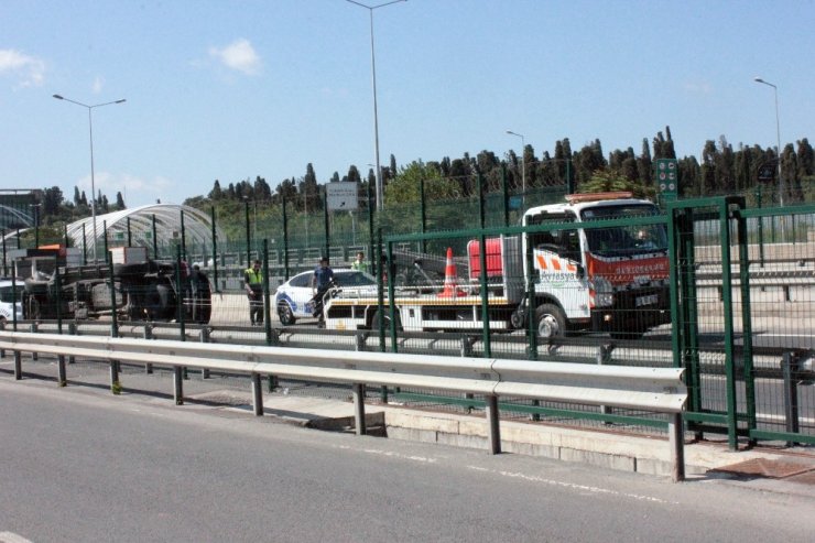 Avrasya Tüneli’nde kontrolden çıkan lüks cip yan yattı