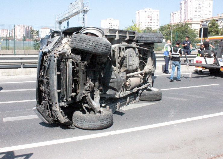 Avrasya Tüneli’nde kontrolden çıkan lüks cip yan yattı