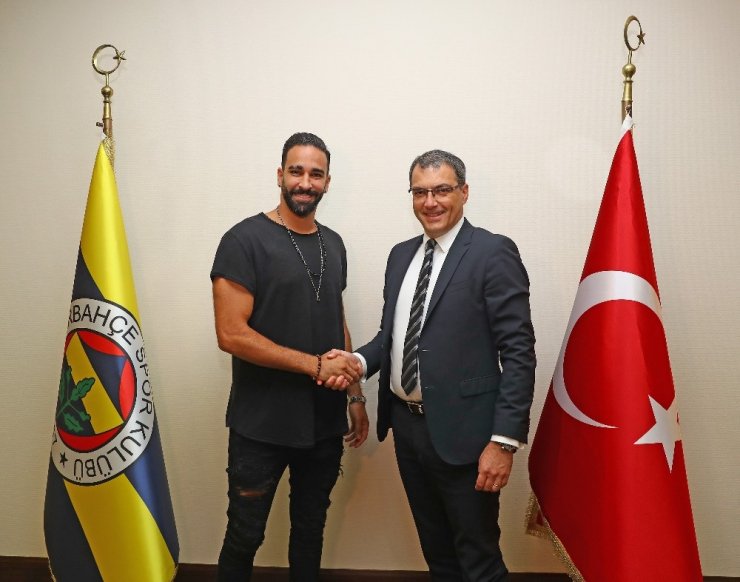 Adil Rami resmen Fenerbahçe’de