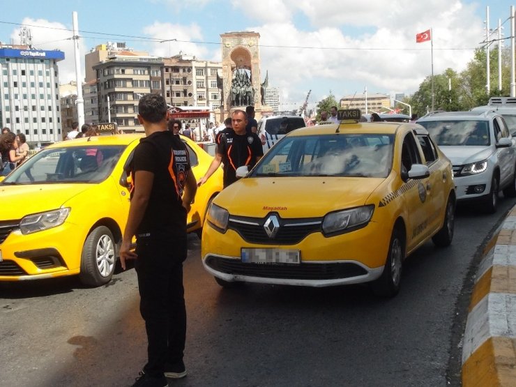 Taksim’de taksicilere şok uygulama