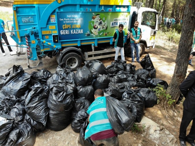 Aydos Ormanı’nda denetimli serbestlik yükümlüleri çevre temizliği yaptı