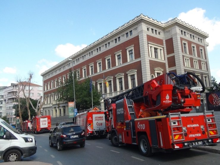 Almanya Başkonsolosluğunun çatısında yangın