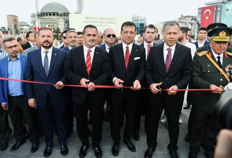 Taksim Meydanı’nda ’Zafer Haftası Sergisi’ açıldı