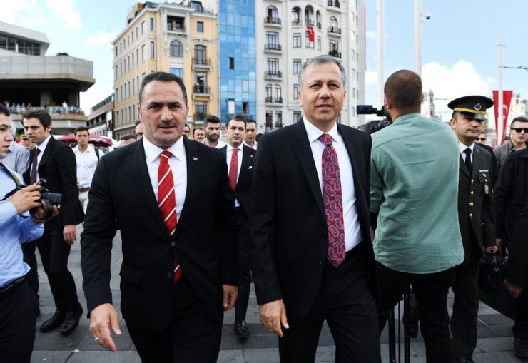 Taksim Meydanı’nda ’Zafer Haftası Sergisi’ açıldı