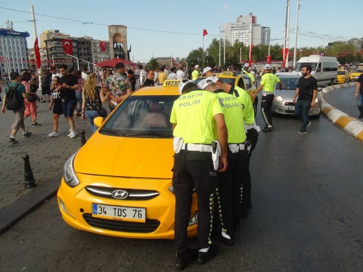 Taksim Meydanı’nda taksicilere uygulama