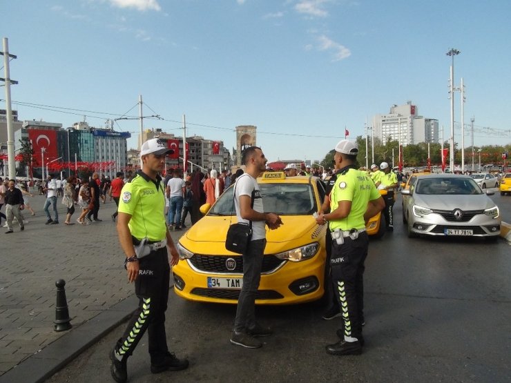 Taksim Meydanı’nda taksicilere uygulama