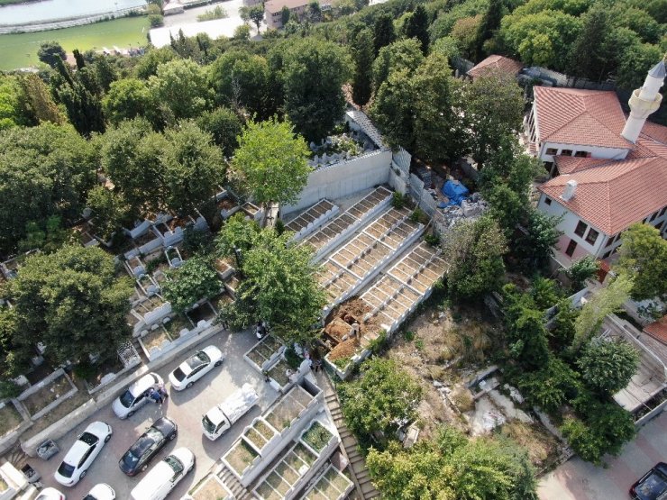 Sahte mezarlık yüzünden iki kabir taşındı