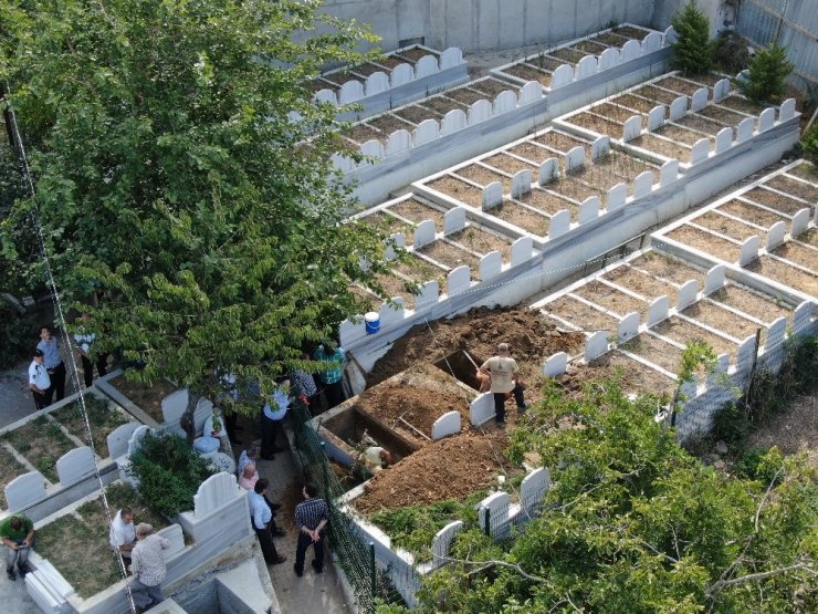 Sahte mezarlık yüzünden iki kabir taşındı