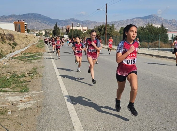 KKTC’NİN KURULUŞUNUN 41’İNCİ YILINA ÖZEL ‘CUMHURİYET YOL KOŞUSU’ YAPILDI