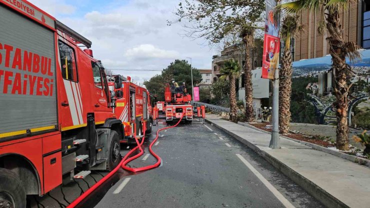 SARIYER’DE İNŞAATI 34 YILDIR BİTMEYEN REZİDANSTA YANGIN: ALEVLER KAMERADA