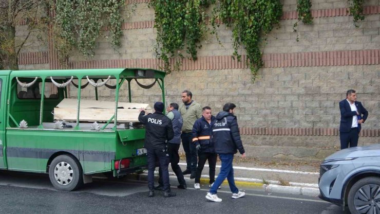 PENDİK’TE OKUL SERVİSİNDE CİNAYET: SEVGİLİSİNİ ÖLDÜRÜP KENDİ KAFASINA SIKTI