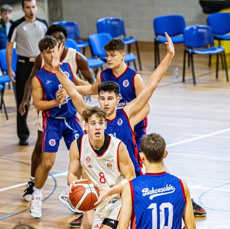 BAHÇEŞEHİR KOLEJİ U16 BASKETBOL TAKIMI, AVRUPA’NIN EN İYİLERİYLE MÜCADELE ETTİ