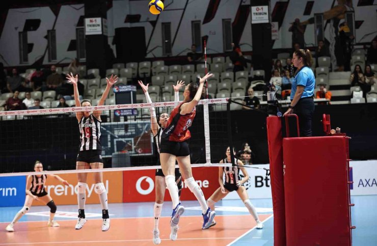 SULTANLAR LİGİ: BEŞİKTAŞ: 1 - ECZACIBAŞI DYNAVİT: 3