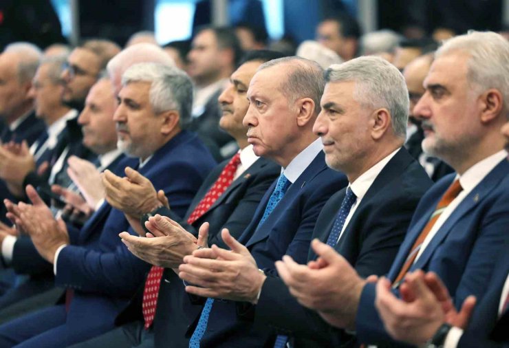 CUMHURBAŞKANI ERDOĞAN: "İNSANLIĞIN TÜM KURUMLARIYLA KAN KAYBETTİĞİ DÖNEMDEYİZ"