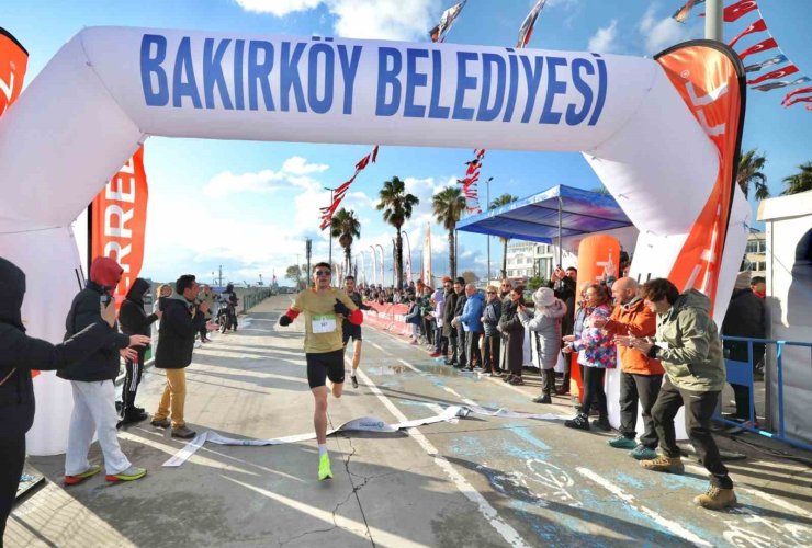 BAKIRKÖY’DE ÖĞRETMENLER GÜNÜ KOŞUSU DÜZENLENDİ