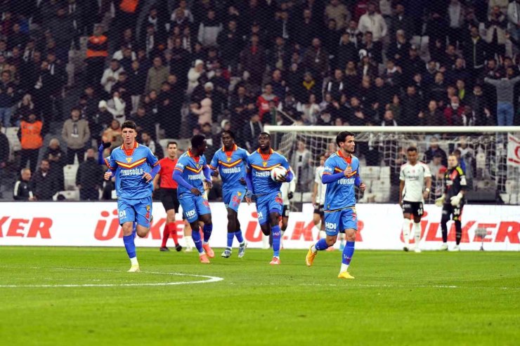 TRENDYOL SÜPER LİG: BEŞİKTAŞ: 2 - GÖZTEPE: 2 (İLK YARI)