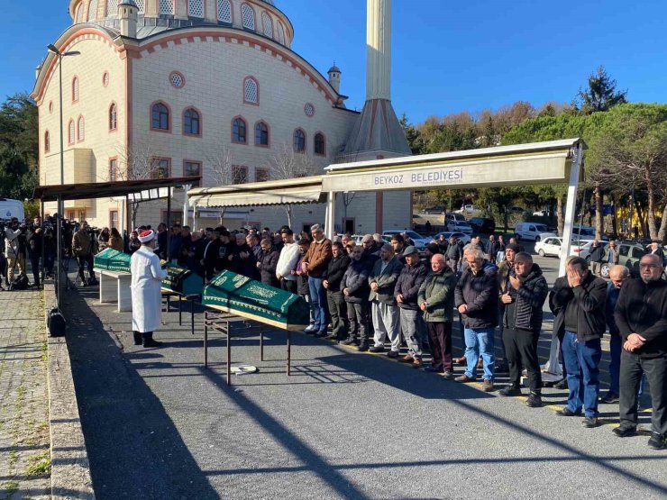 BÜYÜKÇEKMECE’DEKİ AİLE KATLİAMINDA VEFAT EDENLER TOPRAĞA VERİLDİ