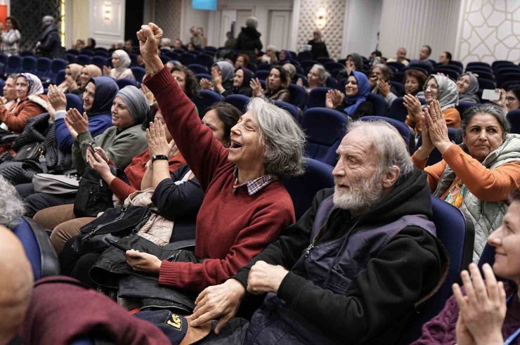 ÜSKÜDAR BELEDİYESİ’NDEN “KADINA YÖNELİK ŞİDDETE KARŞI FARKINDALIK ETKİNLİĞİ”