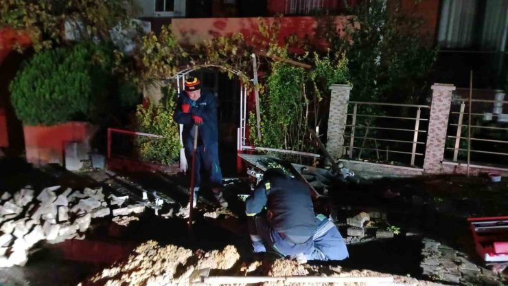 ŞİŞLİ’DE ELEKTRİK TRAFOSU BOMBA GİBİ PATLADI: 1 KİŞİ AĞIR YARALANDI