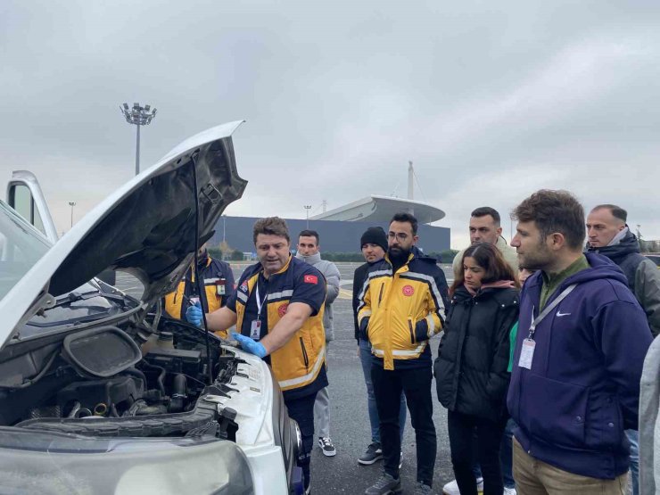 İSTANBUL’UN AMBULANS SÜRÜCÜLERİNİN ZORLU EĞİTİMİ, İSTEKLERİ İSE "DUYARLI OLUNMASI"