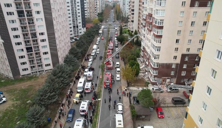 BEYLİKDÜZÜ’NDE 14 KATLI BİR BİNADA PATLAMA: 1 ÖLÜ, 3 YARALI