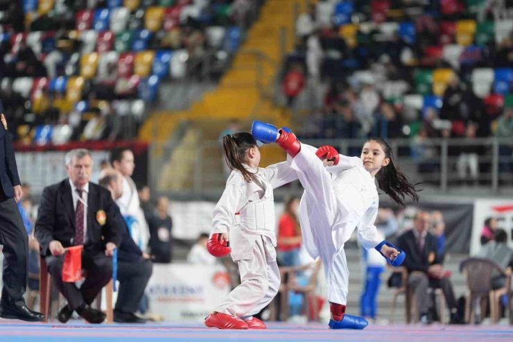 34. BOĞAZİÇİ KARATE ŞAMPİYONASI’NDA 4 BİN 500 SPORCU İSTANBUL’DA BULUŞTU