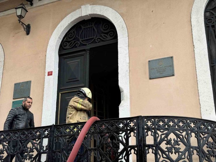 BEYOĞLU’NDA MASONLAR BÜYÜK LOCASI DERNEĞİ’NDE YANGIN