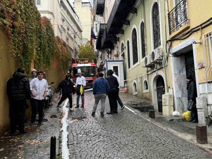 BEYOĞLU’NDA MASONLAR BÜYÜK LOCASI DERNEĞİ’NDE YANGIN