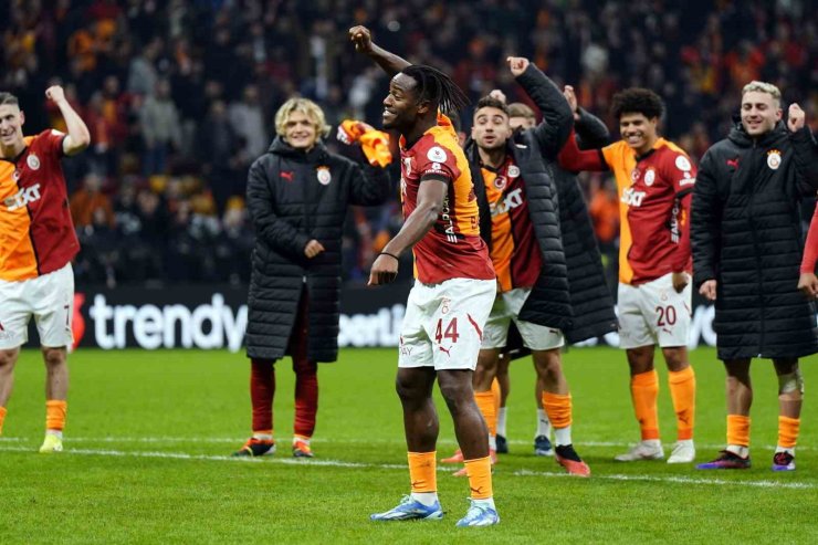 MAÇ SONU 3’LÜSÜ MİCHY BATSHUAYİ’DEN