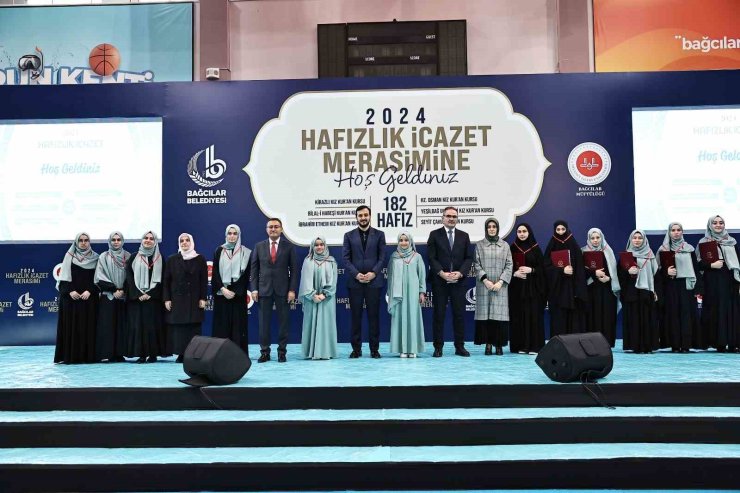 BAĞCILAR’DA HAFIZLIK KURSUNU BAŞARIYLA TAMAMLAYAN 182 HAFIZ KIZ, TAÇLARINI TAKTI