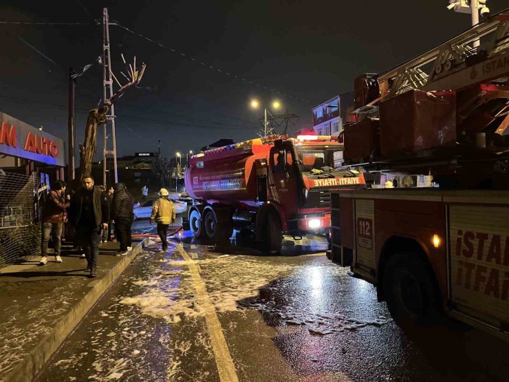 ARNAVUTKÖY’DE KORKUTAN İŞ YERİ YANGINI: ALEVLER KAMERAYA ANBEAN YANSIDI