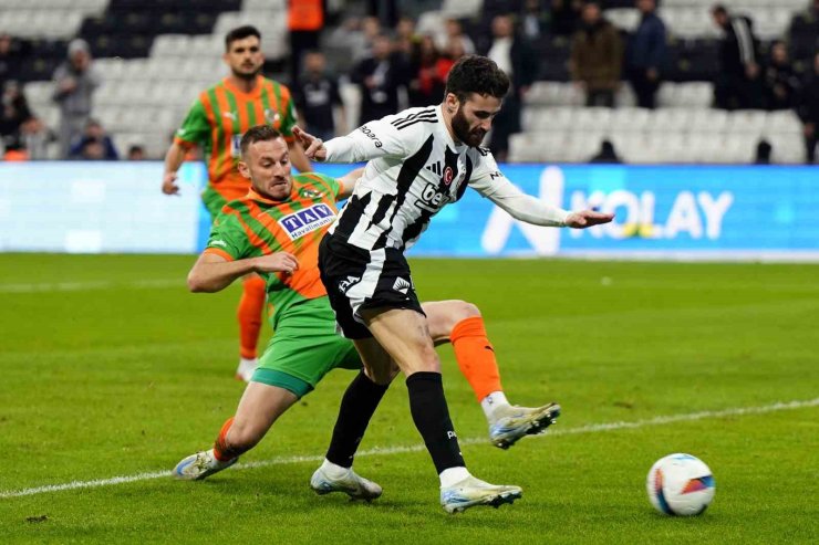 TRENDYOL SÜPER LİG: BEŞİKTAŞ: 1 - CORENDON ALANYASPOR: 1 (İLK YARI)