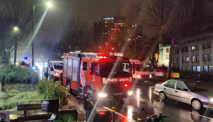 İSTANBUL’DA SAĞANAK YAĞIŞ ETKİLİ OLDU, SU BASKINLARI MEYDANA GELDİ