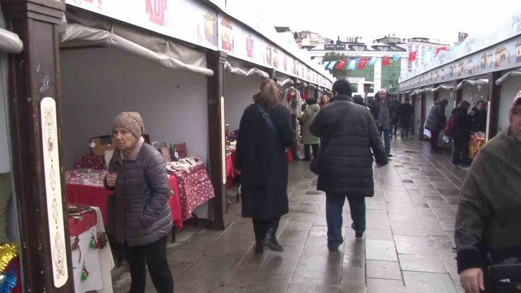 ÜSKÜDAR’DA KADIN EL EMEĞİ ÜRÜNLER YILBAŞI PAZARINDA SATIŞA ÇIKTI