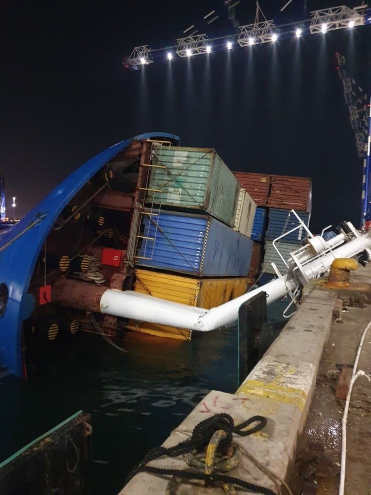 İSTANBUL AMBARLI MARDAŞ LİMANI’NDA SU ALAN GEMİ YAN YATTI