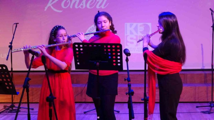 KARTAL BELEDİYESİ SANAT AKADEMİSİ ÖĞRENCİLERİNDEN YILSONU KONSERİ