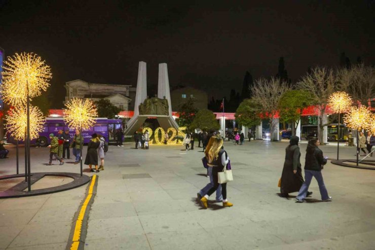 BAKIRKÖY IŞIL IŞIL GÖRÜNÜMÜYLE YENİ YILA HAZIR