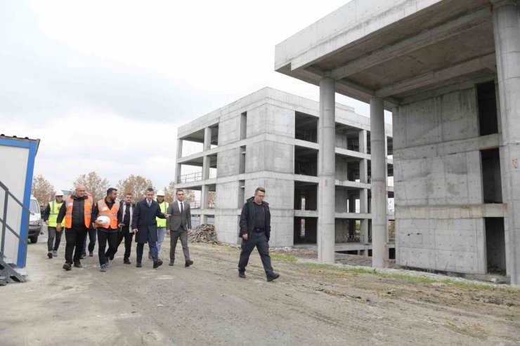 250 BİN ÖĞRENCİ VE AİLELERİNE MÜJDE: ESENYURT’UN OKUL SORUNU ÇÖZÜLECEK