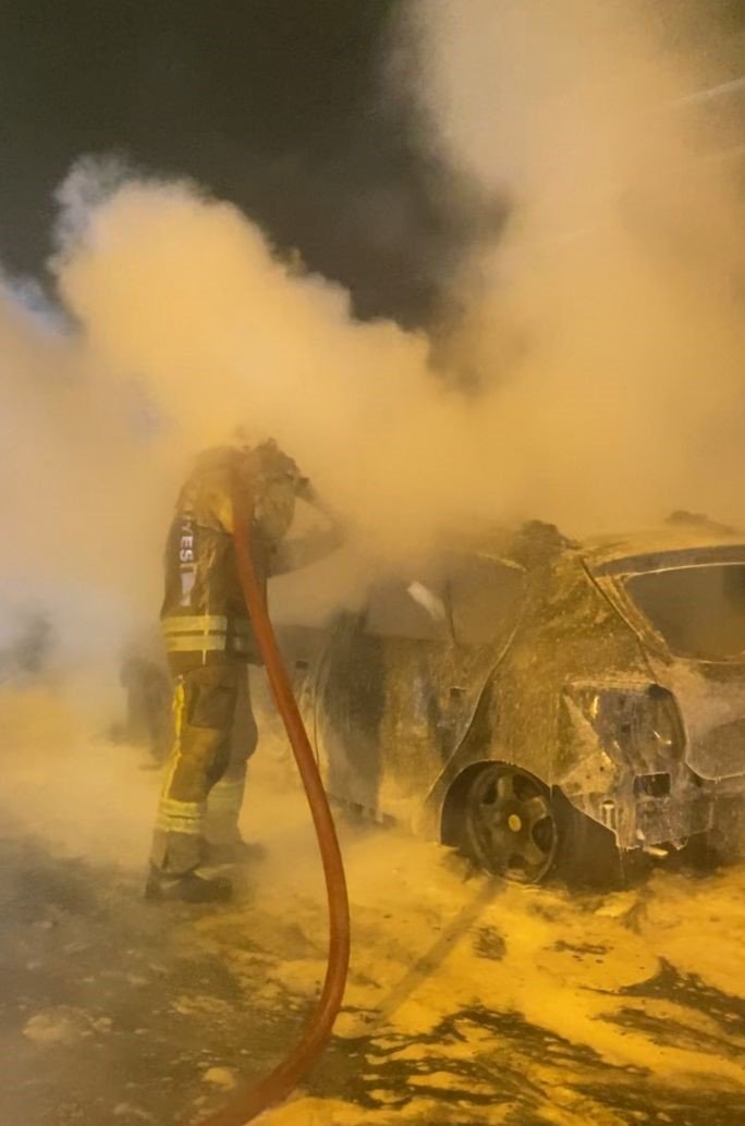 15 TEMMUZ ŞEHİTLER KÖPRÜSÜ’NDE OTOMOBİL ALEV ALEV YANDI