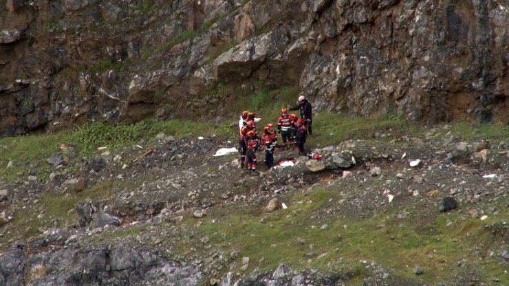 SULTANGAZİ’DE KAYBOLAN GENCİN CANSIZ BEDENİ UÇURUMDA BULUNDU