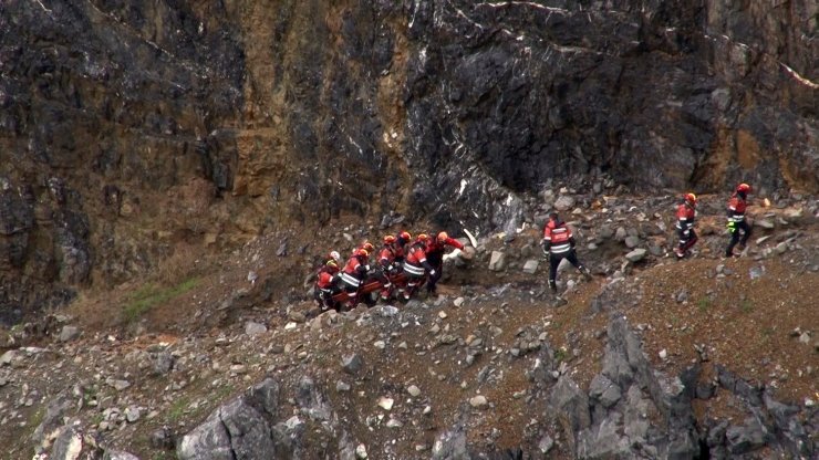 SULTANGAZİ’DE KAYBOLAN GENCİN CANSIZ BEDENİ UÇURUMDA BULUNDU