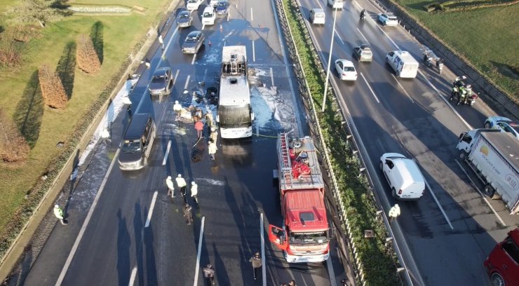 İSTANBUL’DA YOLCU OTOBÜSÜ ALEVLERE TESLİM OLDU: 25 KİŞİ ÖLÜMDEN DÖNDÜ