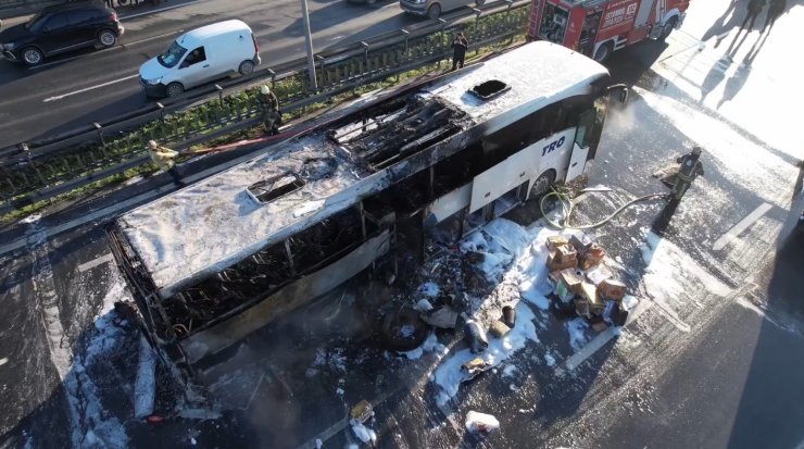 İSTANBUL’DA YOLCU OTOBÜSÜ ALEVLERE TESLİM OLDU: 25 KİŞİ ÖLÜMDEN DÖNDÜ