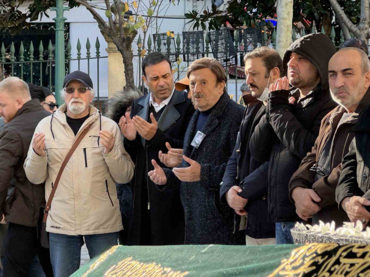 TÜRK SANAT MÜZİĞİ SANATÇISI GÖNÜL AKKOR SON YOLCULUĞUNA UĞURLANDI