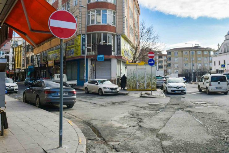 ESENYURT’UN TRAFİK SORUNUNA “TEK YÖNLÜ” ÇÖZÜM