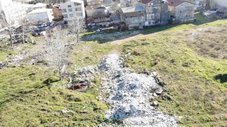 TUZLA’DA MOLOZ DAĞLARI VE SU BİRİKİNTİLERİ HALKIN SAĞLIĞINI TEHDİT EDİYOR