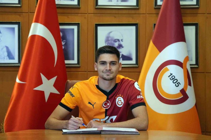 GALATASARAY, İKİ GENÇ FUTBOLCUNUN SÖZLEŞMESİNİ UZATTI