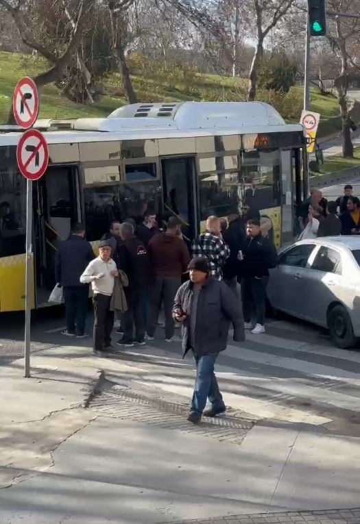 ESENLER’DE İETT OTOBÜSÜNE HAVALI TABANCAYLA ATEŞ AÇILDI