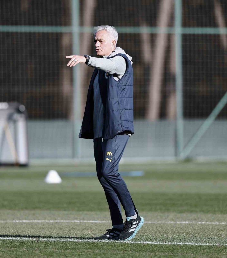 FENERBAHÇE, KONYASPOR MAÇI HAZIRLIKLARINA BAŞLADI