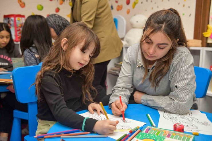 ESENYURT’TA EĞİTİMLE GÜÇLENEN KADINLAR BU KURSTA GELECEKLERİNE YÖN VERİYOR